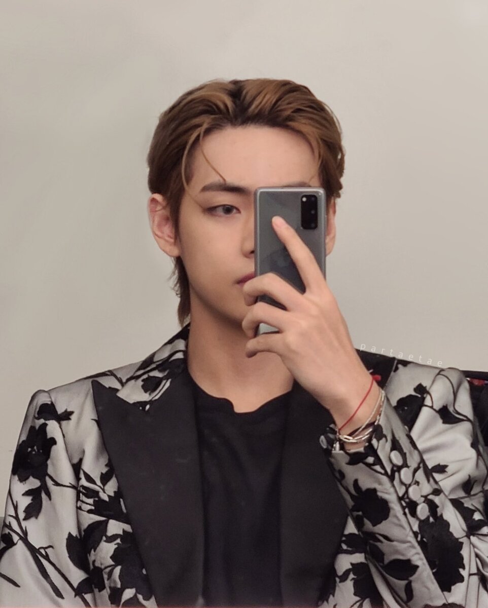  Мембер крор группы BTS  V