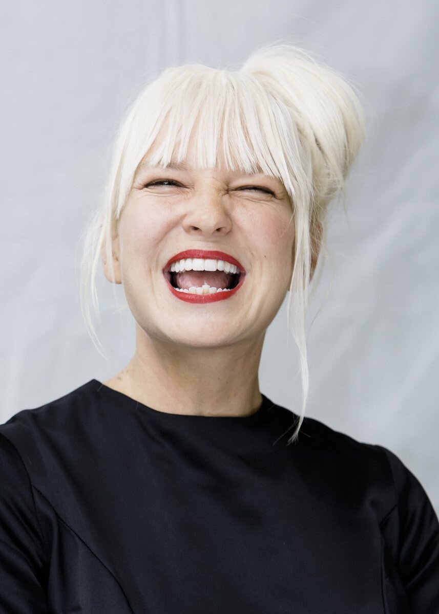 Источник фото https://newserial.net/actors/26786-sia.html