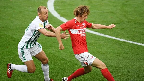 Слева на права. Ахмат - Денис Глушаков и Спартак Москва -Алекс Крал. 