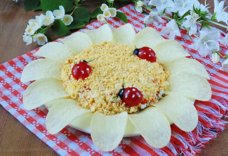 Божьих коровок сделайте из помидорок черри 