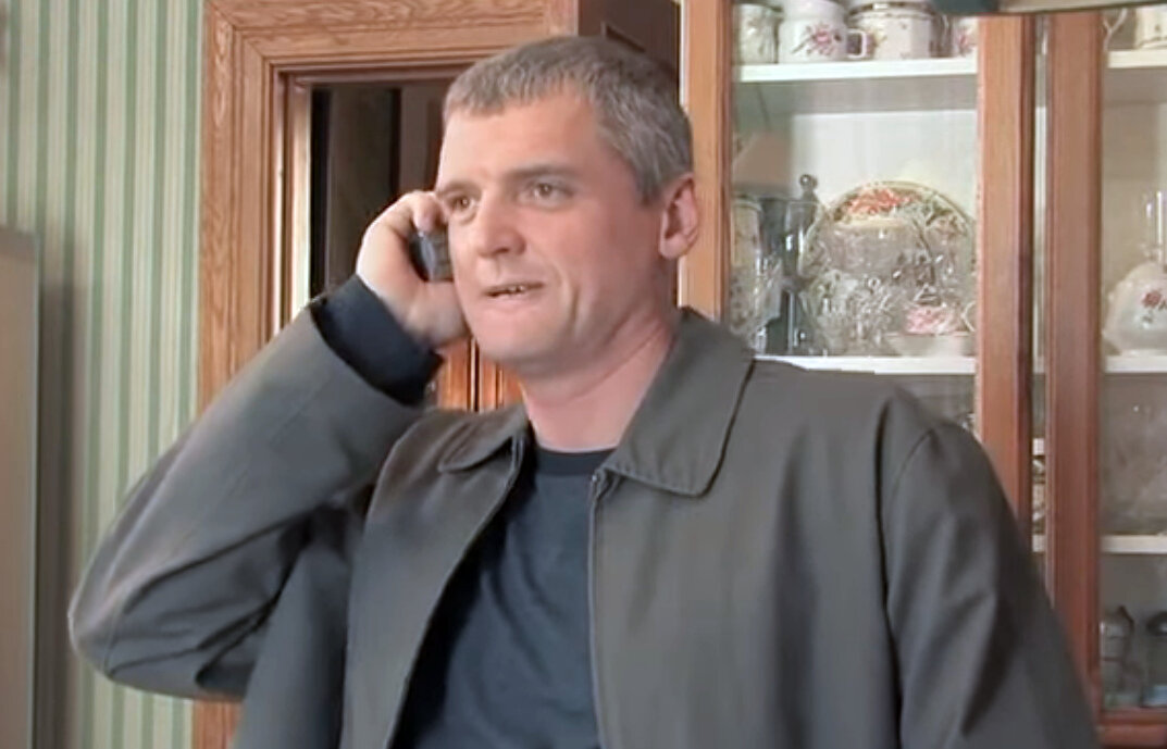 Сергей Плотников в роли майора Степана Кручи. Кадр из кинофильма "Мент в законе", 2008-2014 г., режиссеры Стас Егерев, Сергей Попов, сценарист Дмитрий Парменов, композитор Сергей Харута. Скриншот кадра для иллюстрации 