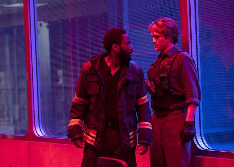 кадр из фильма "ДОВОД"