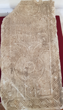 Одна из усыпальниц в Ипатьевском монастыре