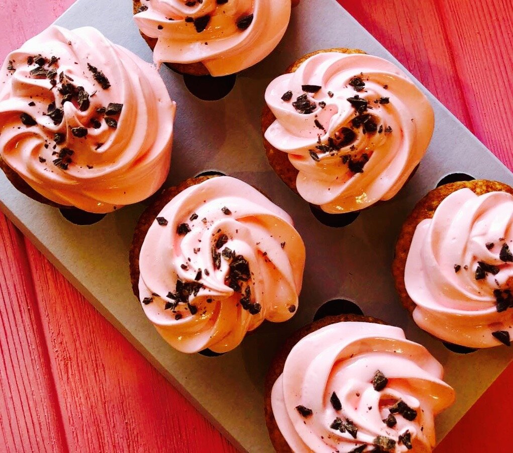 Капкейки с ягодным кремом.