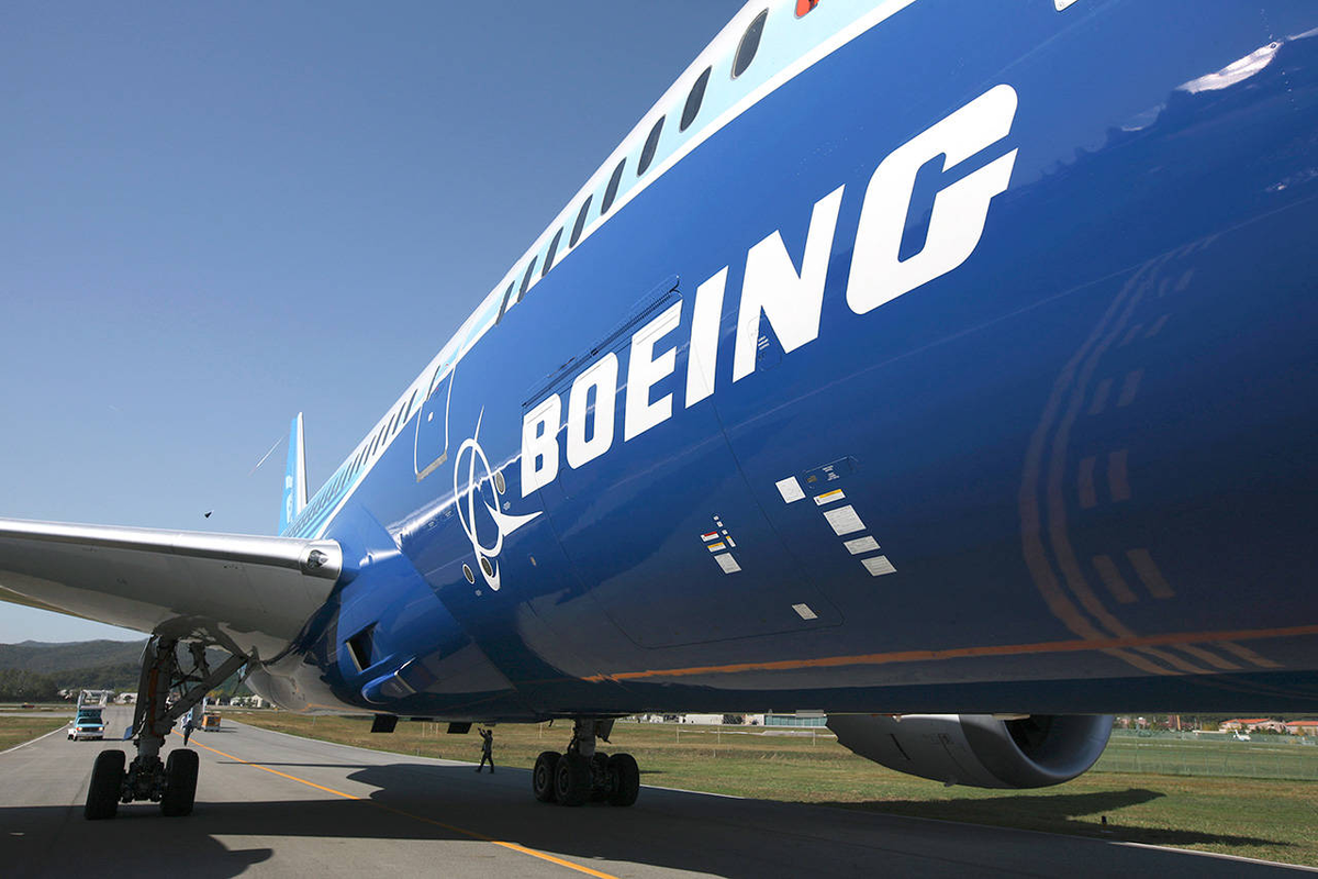 Компания boeing сша. Завод самолет боинг 747. Боинг сайт. 737 max 9. Боинг сайт.