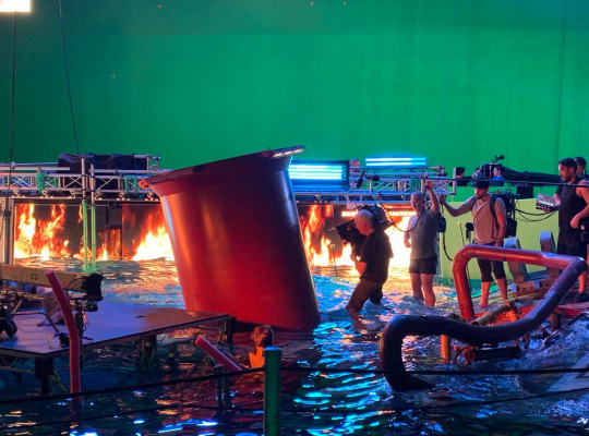 СИГУРНИ УИВЕР РАДИ «АВАТАРА 2» ПОГРУЗИЛАСЬ В ВОДУ