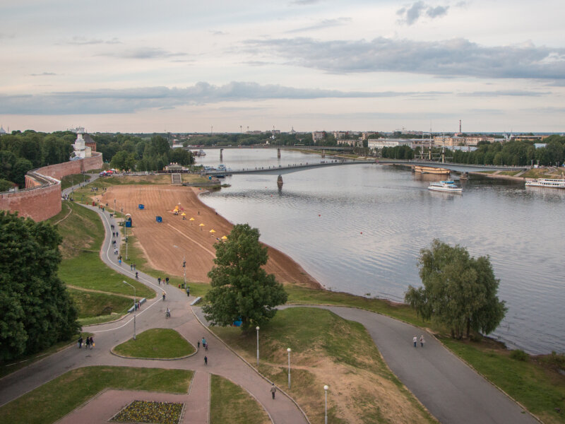Климати великого новгорода. Завтра великий новгород. Новгородская вечевая башня. Великий новгород детинец кремль. Великий новгород кремль летом.