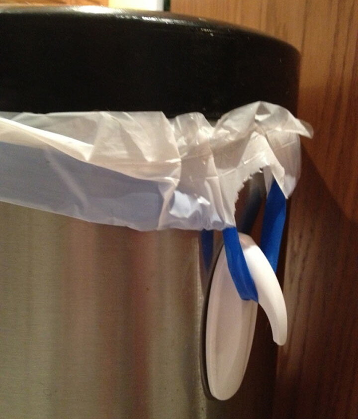 Ручки удобно цепляются за крючки