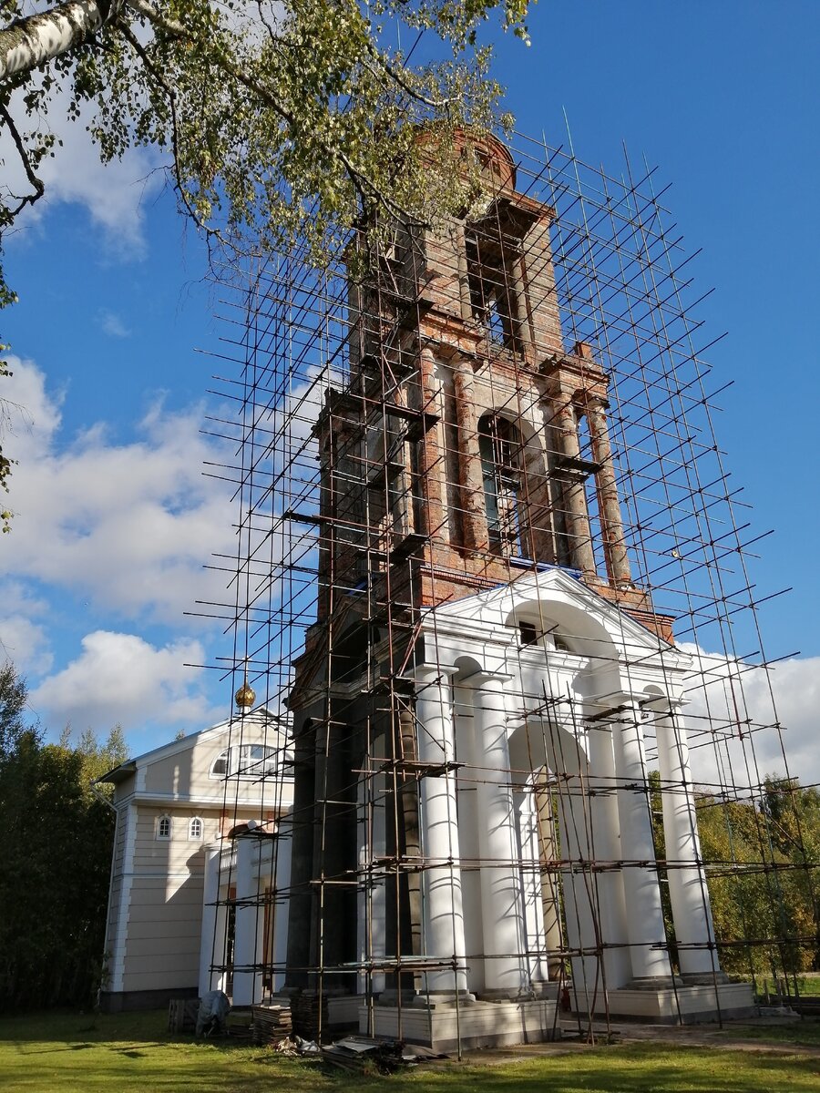 Колокольня  церкви во имя Святой Живоночальной Троицы. Фото автора