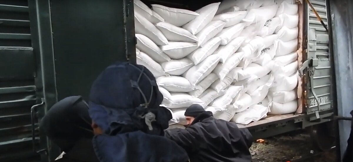 Разгрузка риса - фото из свободных источников