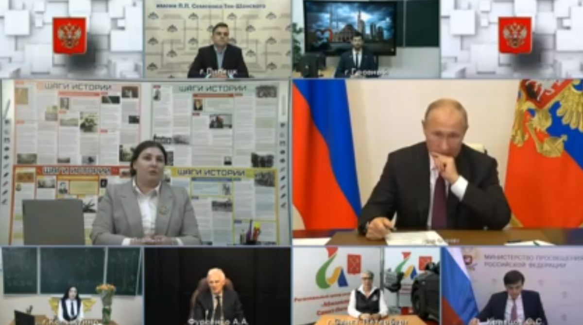 Путин задумался.