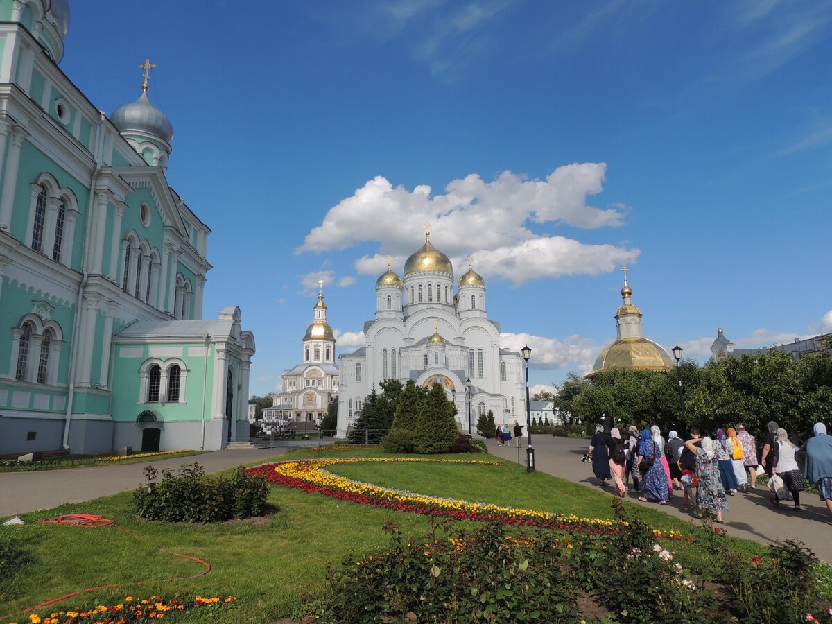 На территории монастыря (фото автора)