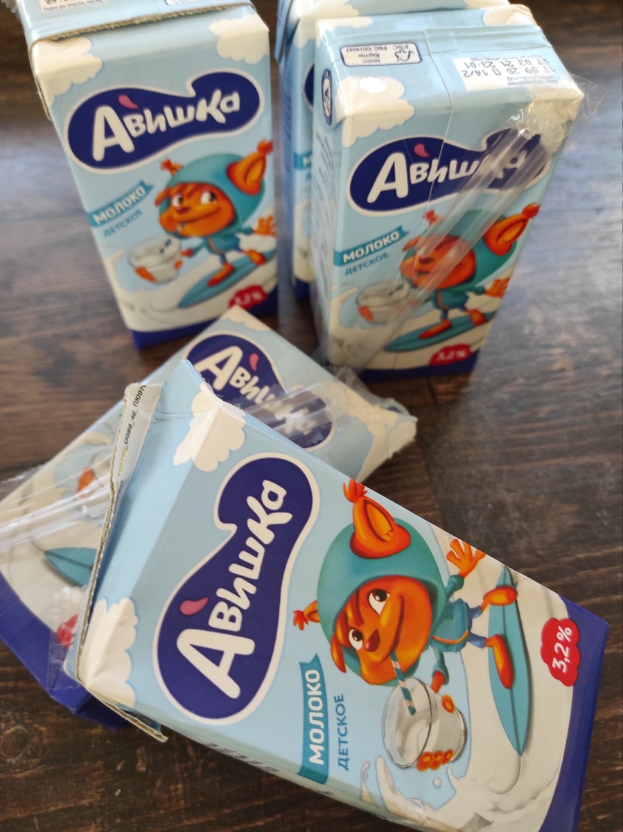 Запасы молока, которое сын носит из школы, пошли в ход. Фото из личного архива