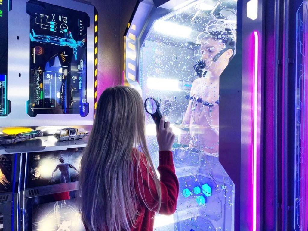 Девочка в научно-развлекательном комплексе «Страж Империи» // Фото с сайта комплекса