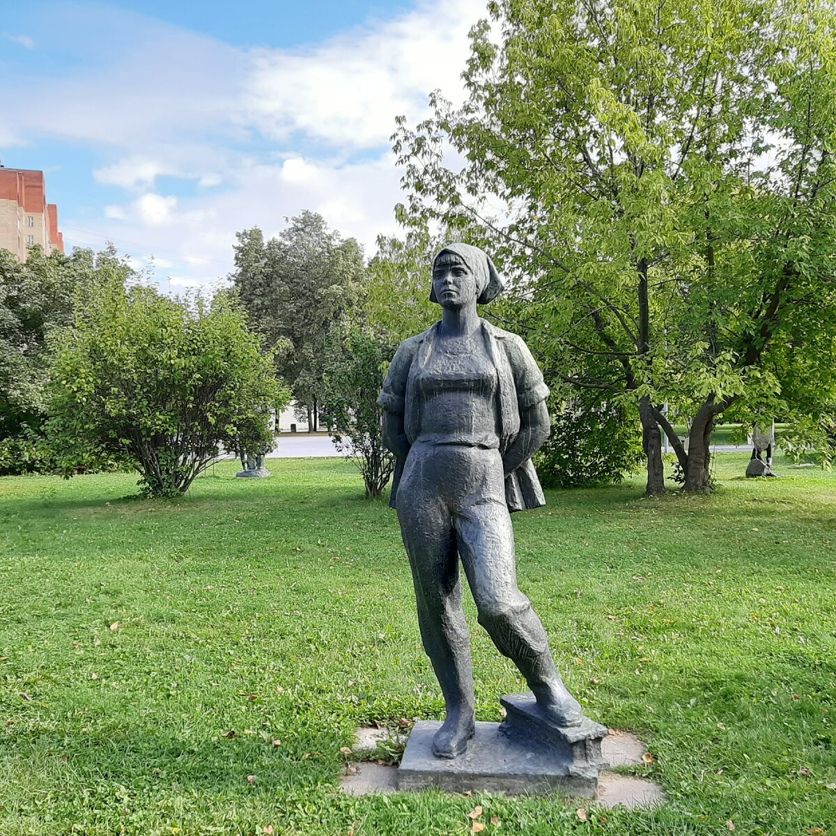 Строительница. Парк Музеон.Фото автора