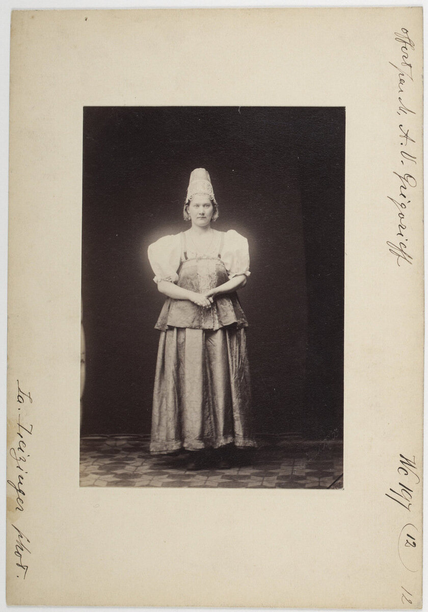 Крестьянка в свадебном наряде. Архангельск.