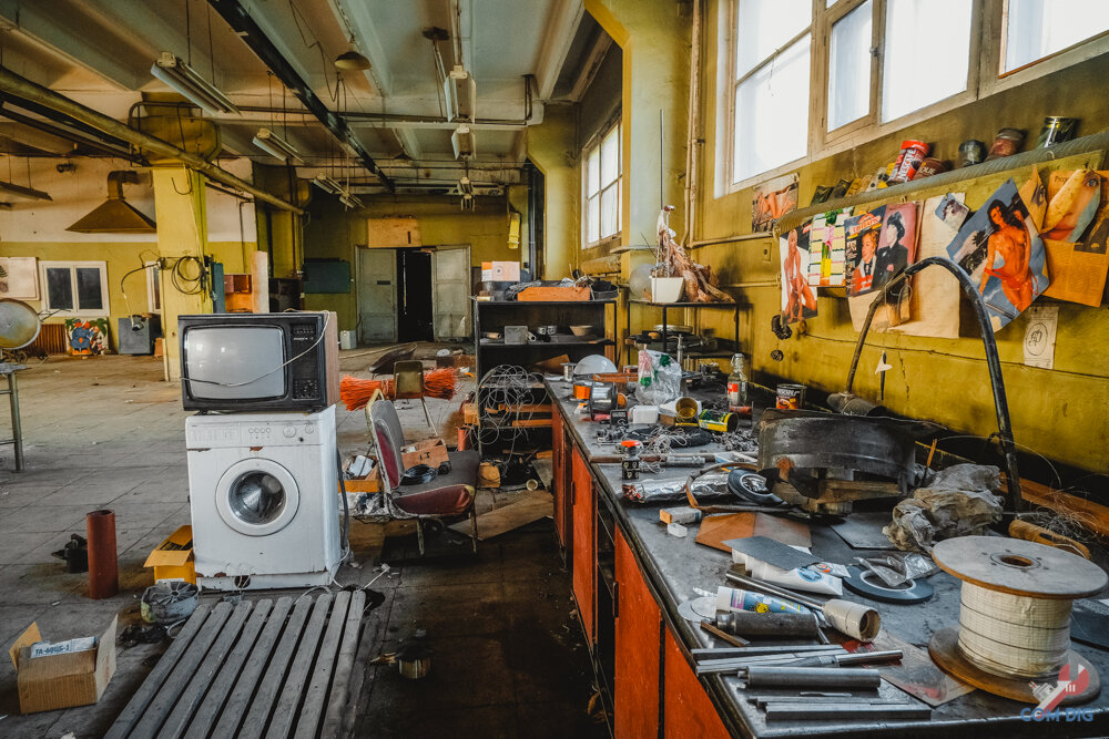 завод точного литья (зтл). промышленный цех. производственный цех. чтпз цех 8 челябинск. завод интерьер.