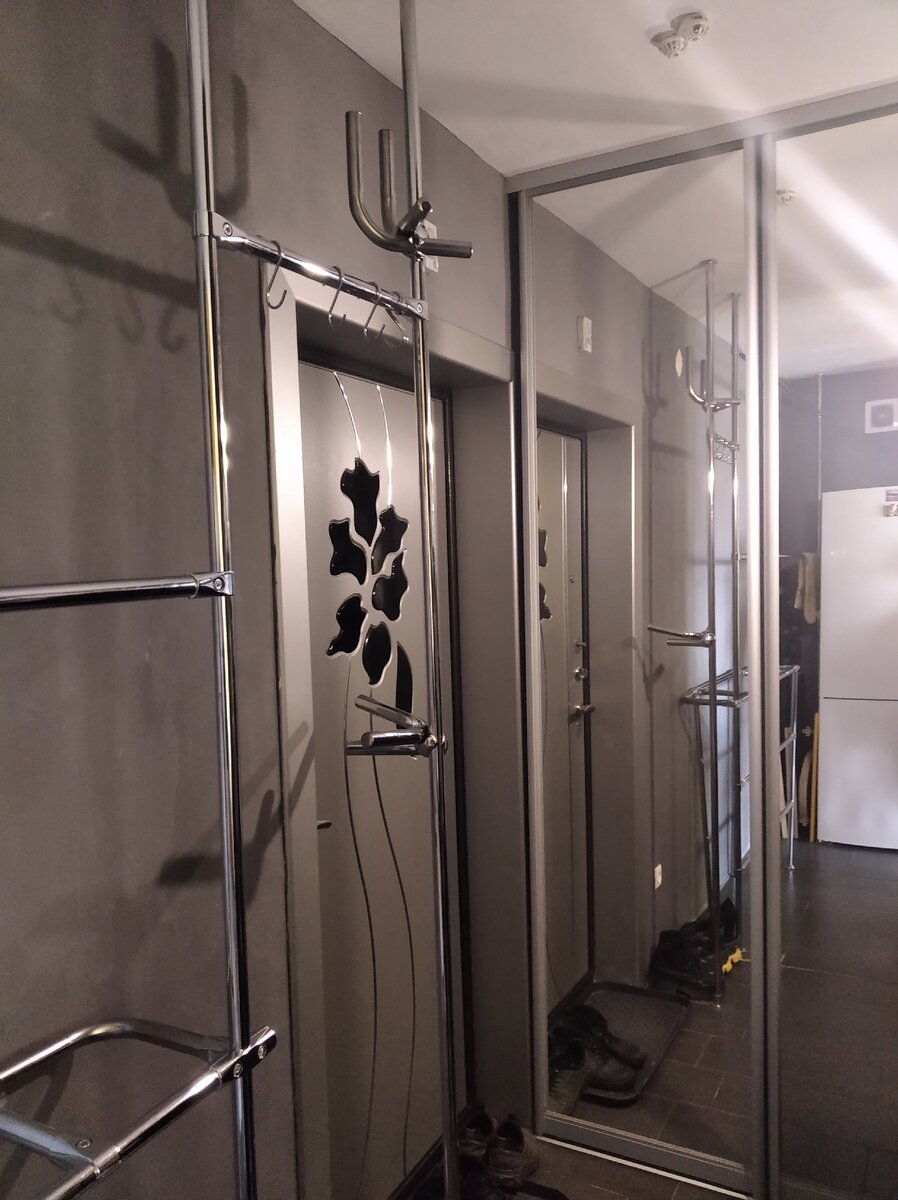 Прихожая в квартире-студии по проекту дизайн-студии "Красные маки" (фото1)(Ижевск)