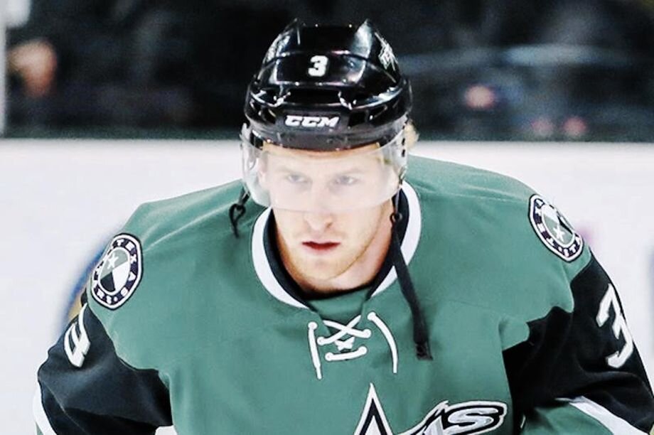 Диллон Хетерингтон становился чемпионом  АХЛ, в 2016 году в составе "Кливленд Монстерз"