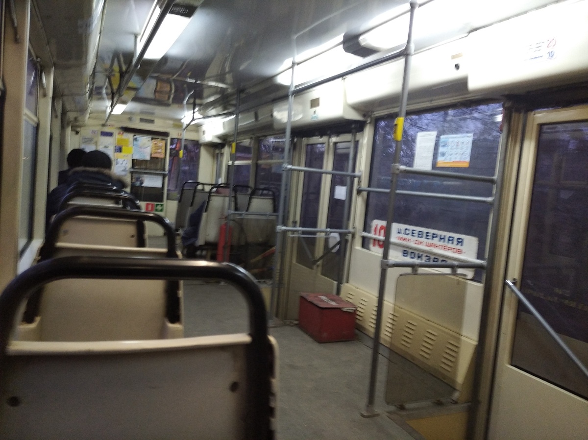 Час пик в областном центре. 17:26 на часах... В это время все маршрутки переполнены так, что вот-вот лопнут. 