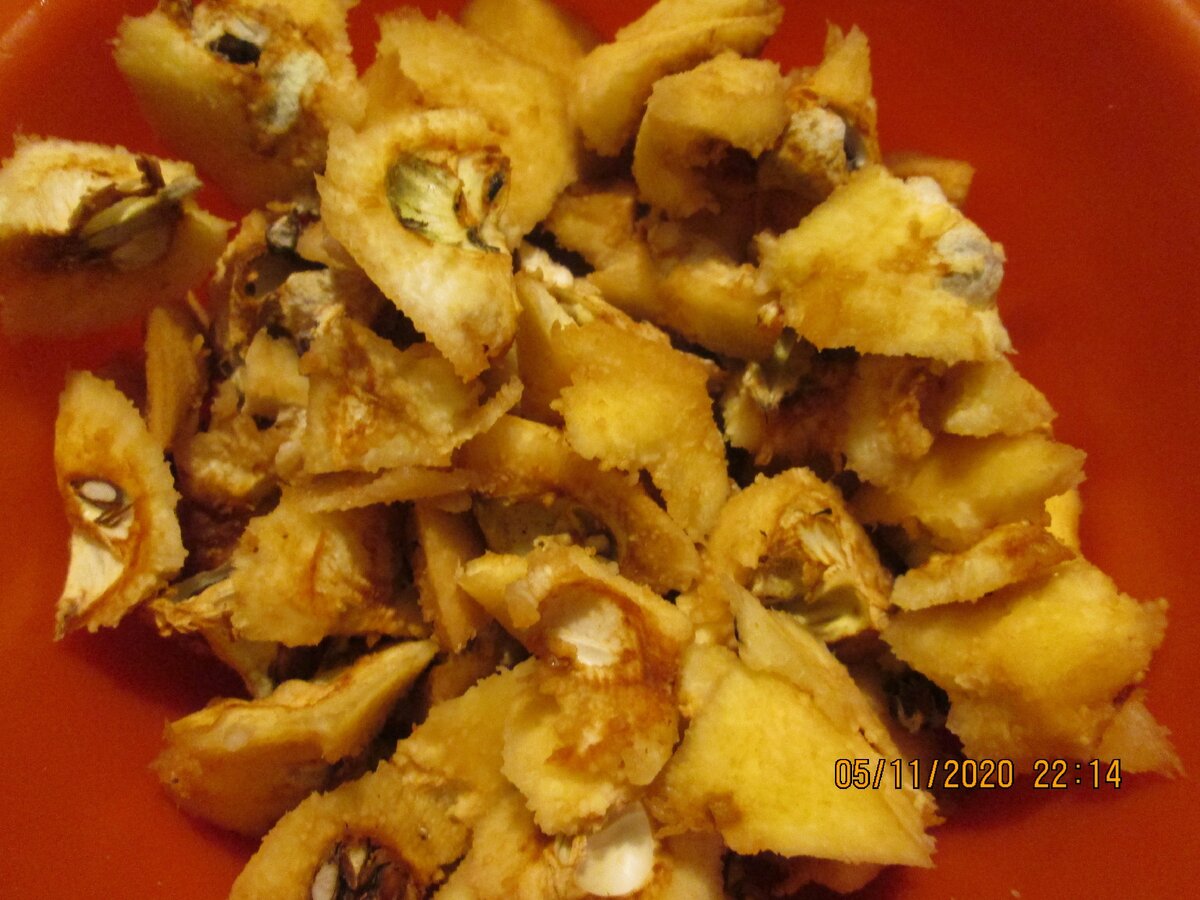 Серединки - именно это, вместе с косточками. Они и придают такую удивительную тягучесть