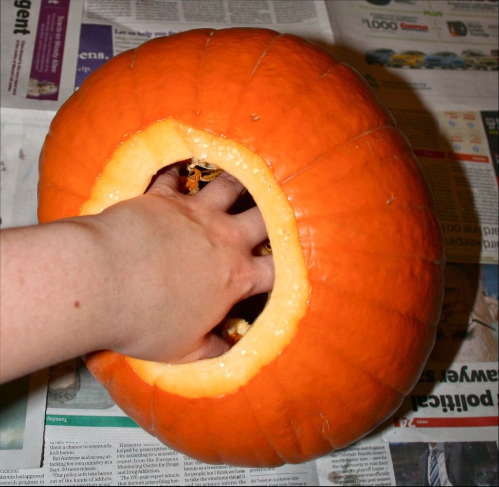 Как вырезать тыкву для Хэллоуина своими руками