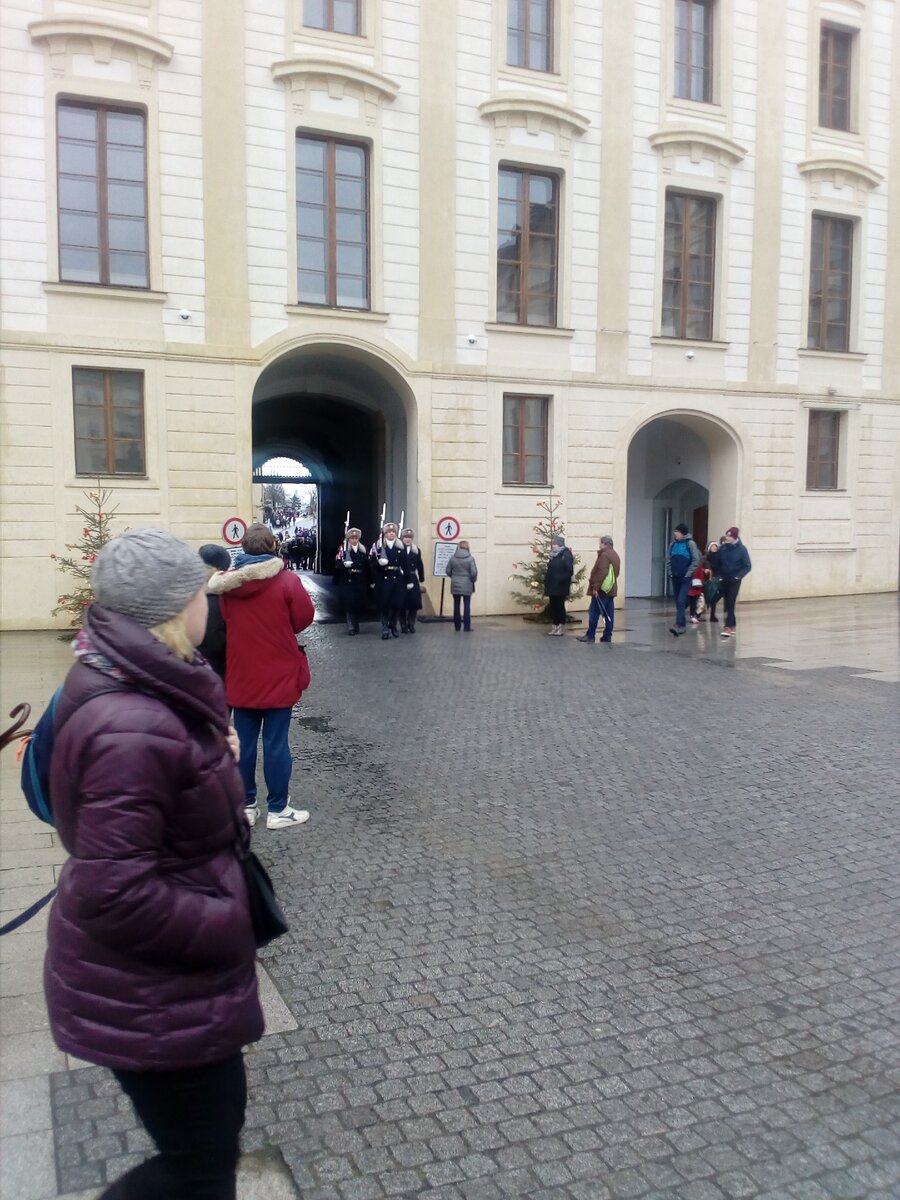 Смена караула.