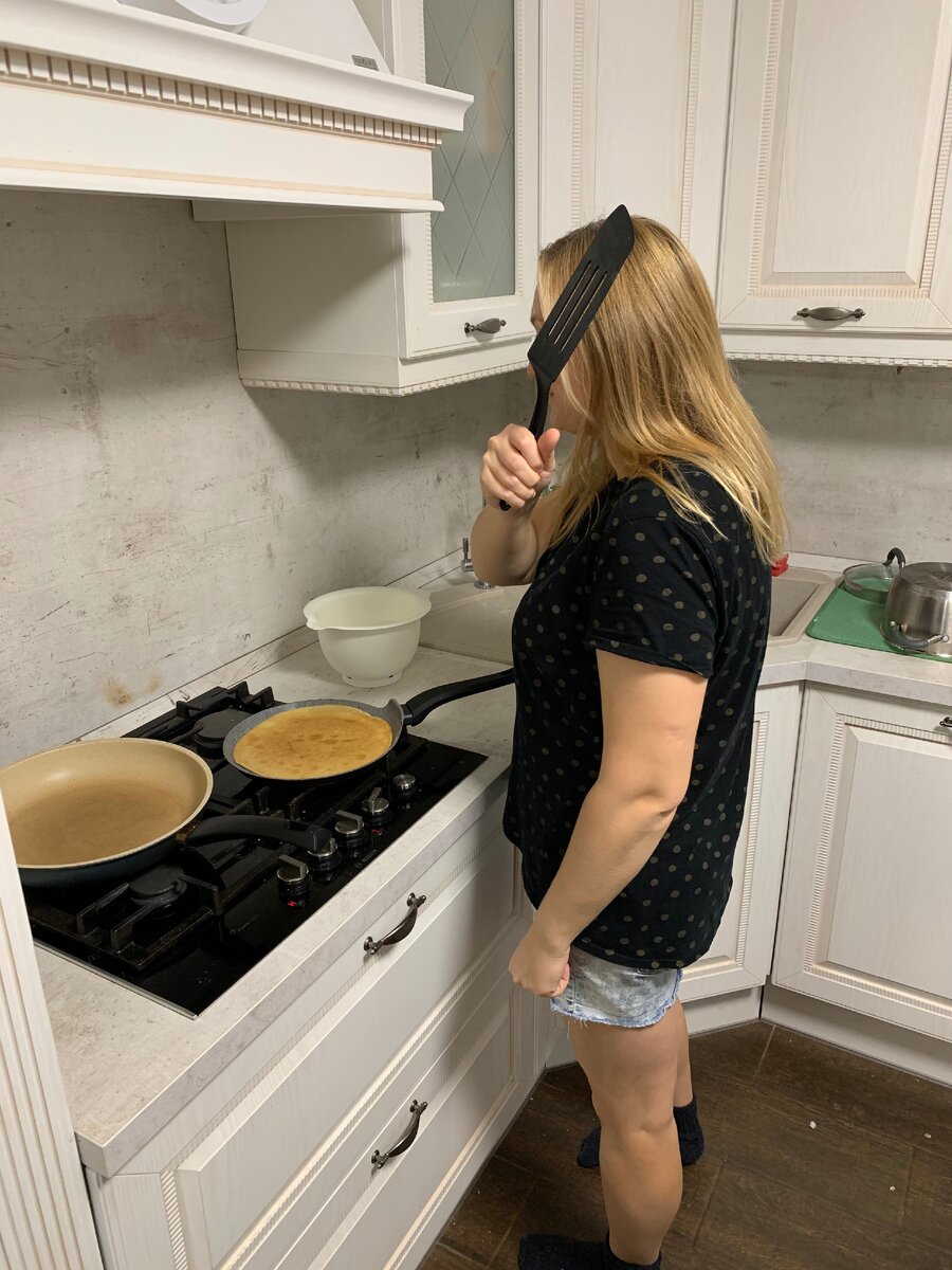 Муж опять сфоткал как я не накрашенная делаю блины 🥞 но Я самая красивая  девушка даже когда готовлю 🧑‍🍳 | Ольга Влог / Интерьер / Рецепты / Семья  / Психология отношений / Vlog | Дзен