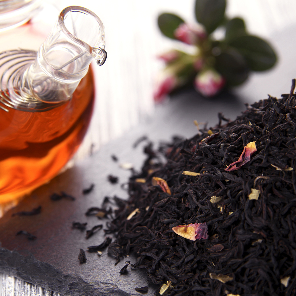 Теплый черный чай хорошо помогает при простуде