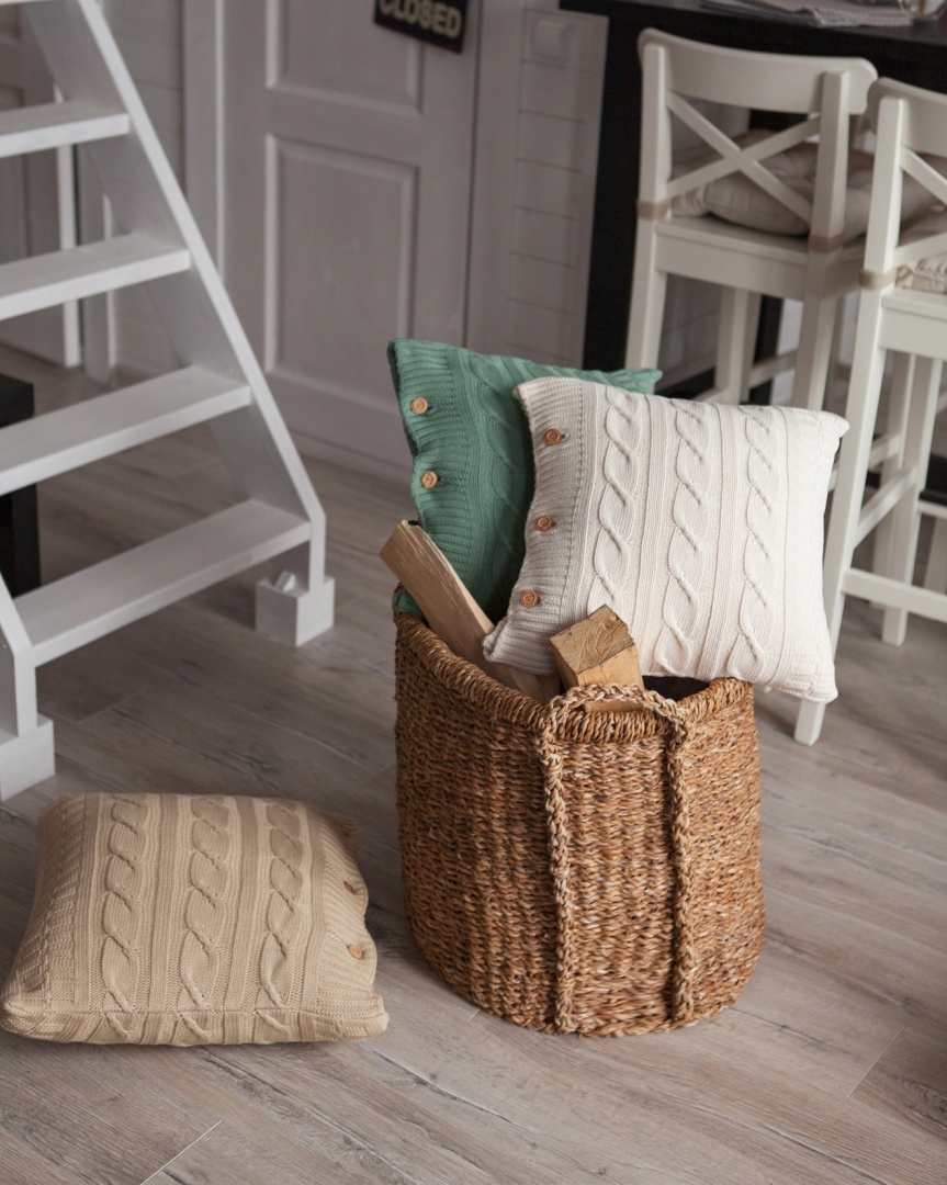 Вязаные наволочки в интерьере. Фото Luxberry