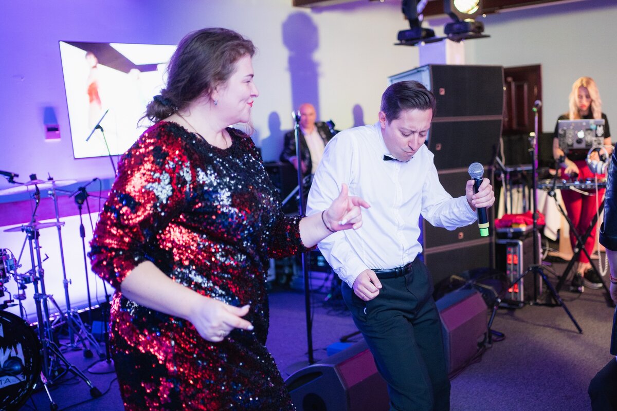 "Поющие официанты"