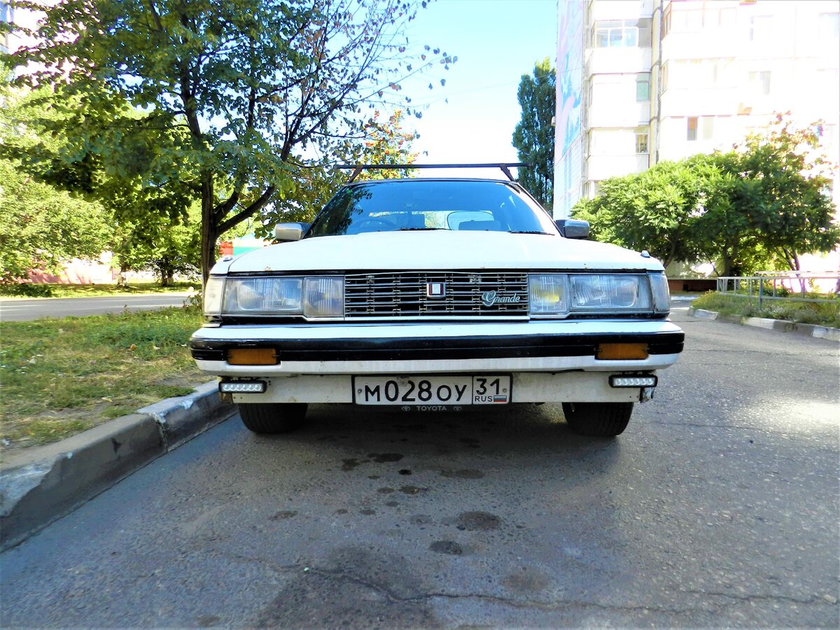 Имеется раритетный автомобиль.