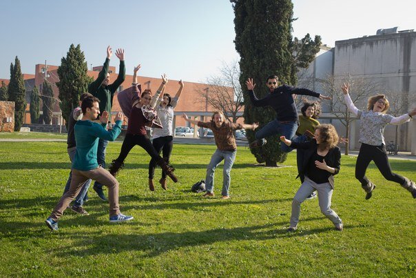 Я со студентами из Германии, Турции, Португалии, Сирии во дворе нашего университета Авейро