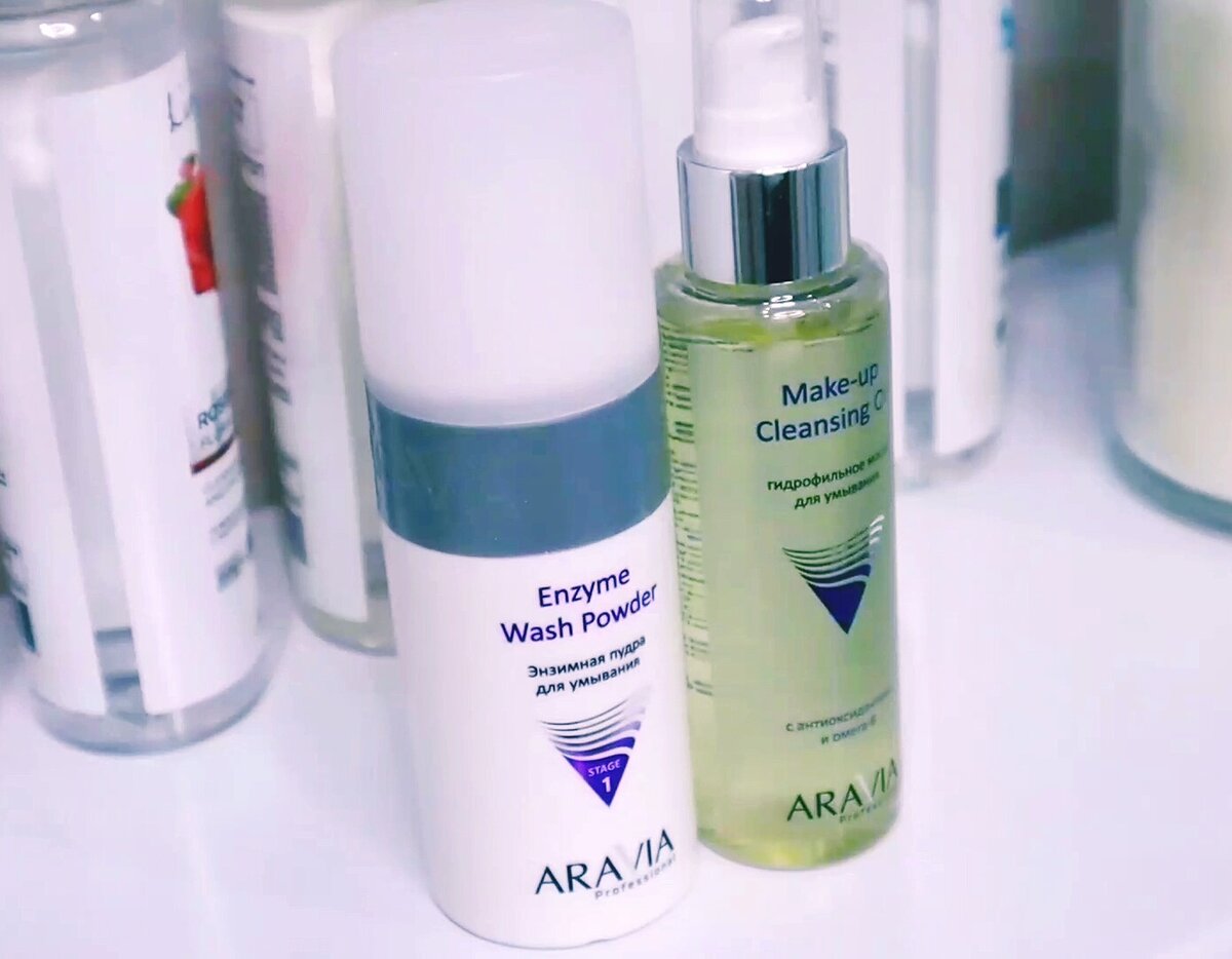 Для более глубоко очищения иногда гидрофильное масло сочетаю с энзимной пудрой