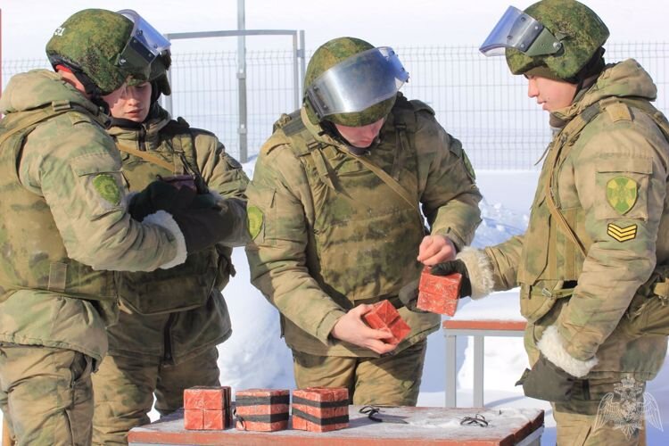 В Перми с курсантами 3 курса факультета инженерного обеспечения Пермского военного института войск национальной гвардии Российской Федерации, обучающимися по специальности «Наземные транспортно-технологические средства», проведено занятие по рыхлению грунтов взрывным способом для последующего фортификационного оборудования позиций в условиях низких температур. 
Курсанты отработали вопросы рыхления грунтов взрывным способом с применением сосредоточенных и окопных зарядов ОЗ-1.

Руководитель занятия – начальник кафедры инженерного обеспечения служебно-боевой деятельности войск национальной гвардии Российской Федерации полковник Прошутинский В.В. отметил хорошую подготовку и слаженную работу курсантов на занятии.