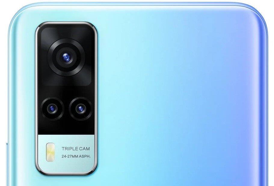 На vivo Y31 3 камеры: основная (вверху), портретная (внизу слева) и макро (внизу справа) 