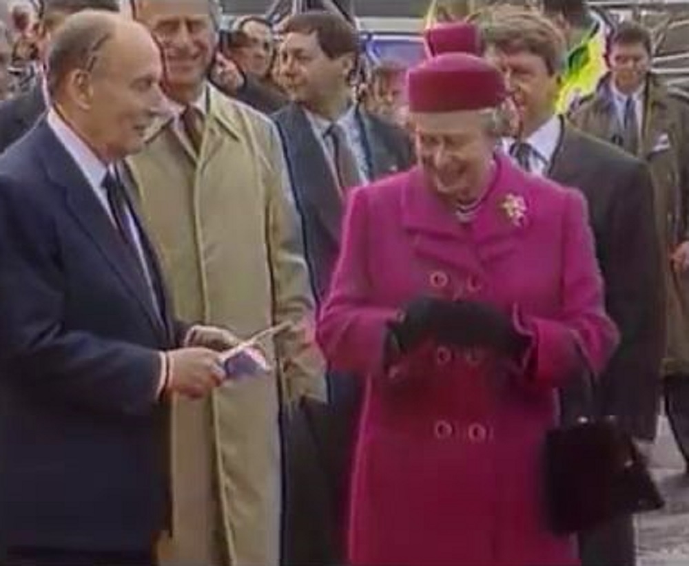 Королева Великобритании Елизавета II и президент Франции Франсуа Миттеран.
