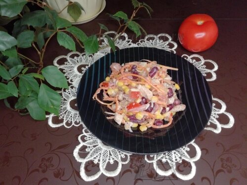 Салат с курицей, фасолью и морковью по-корейски