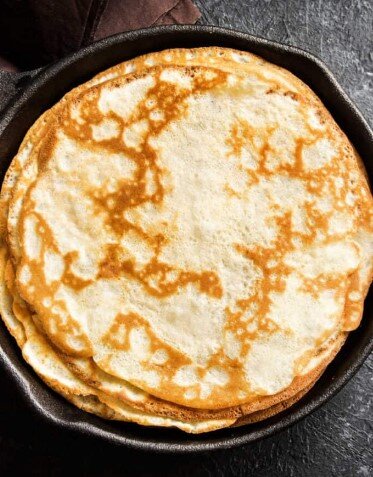 Эти блины из кокосовой муки такие легкие, тонкие и мягкие, что вы не поверите, что в них нет яиц! Сделанные всего из 3х ингредиентов, они идеально подходят как для сладких, так и для соленых начинок! 