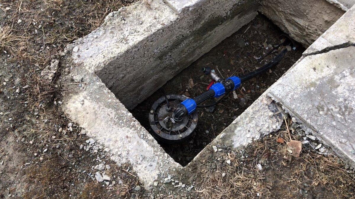 Показываю как за 1 час сделал летний водопровод от скважины и что с ним ...