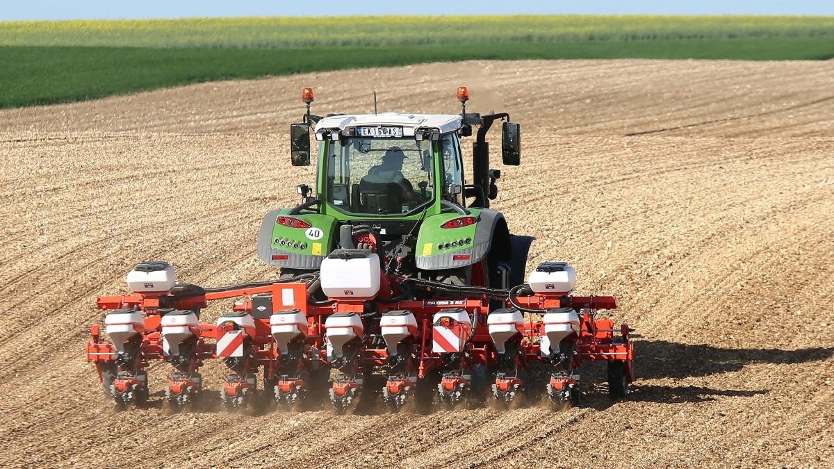 Фото: Официальный сайт Kuhn Техника Kuhn Maxima 3 RXe в поле