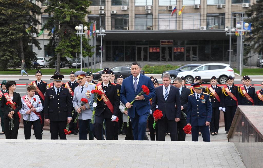 В Твери выпускников-кадетов с последним звонком поздравил губернатор