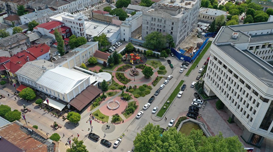 Вид на сквер Республики в Симферополе / Турпортал Крыма, Сергей Коршунов