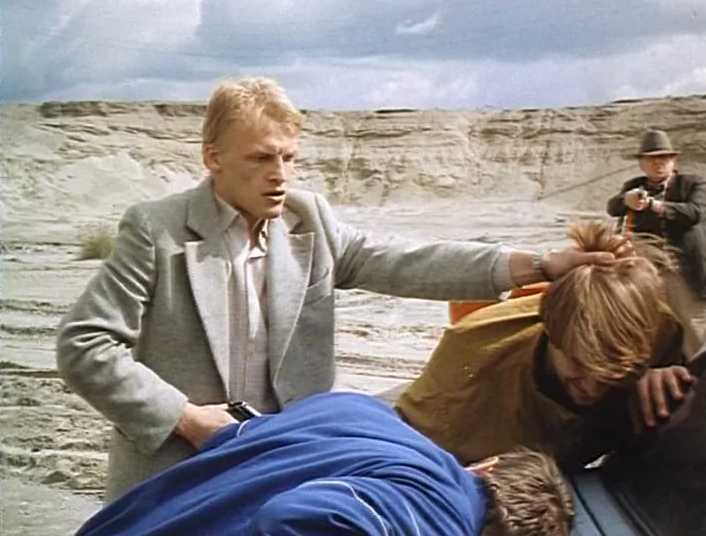 кадр из фильма "Патриотическая комедия" 1992