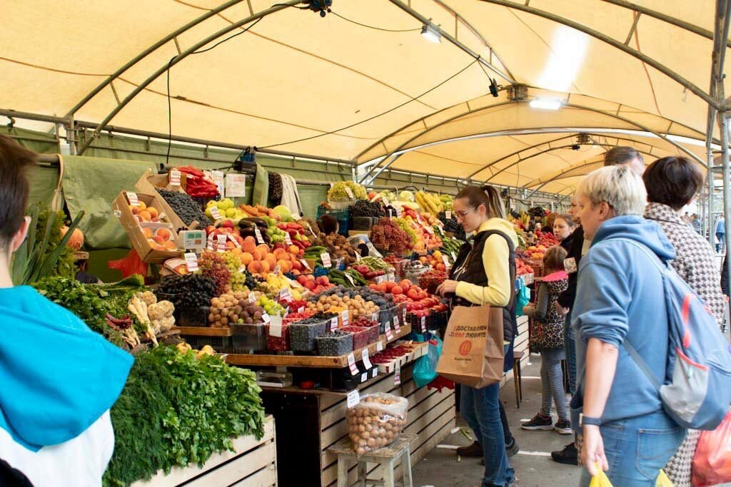 Московские ярмарки. Ярмарка выходного дня Чертаново Южная. Ярмарка выходного дня в Москве. Ярмарка выходного дня павильоны. Крытые ярмарки.