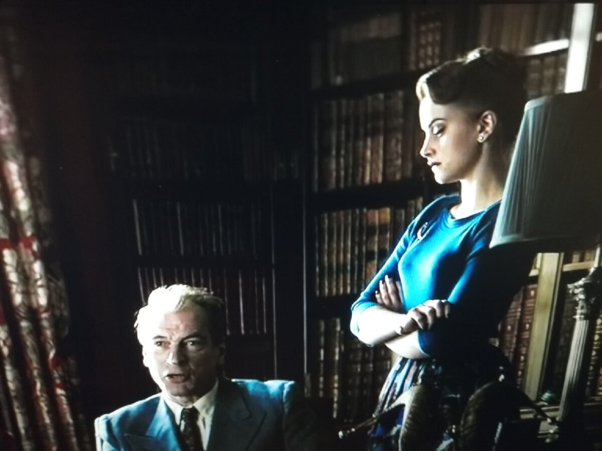 Кадр из фильма "Скрюченный домишко" (2017)