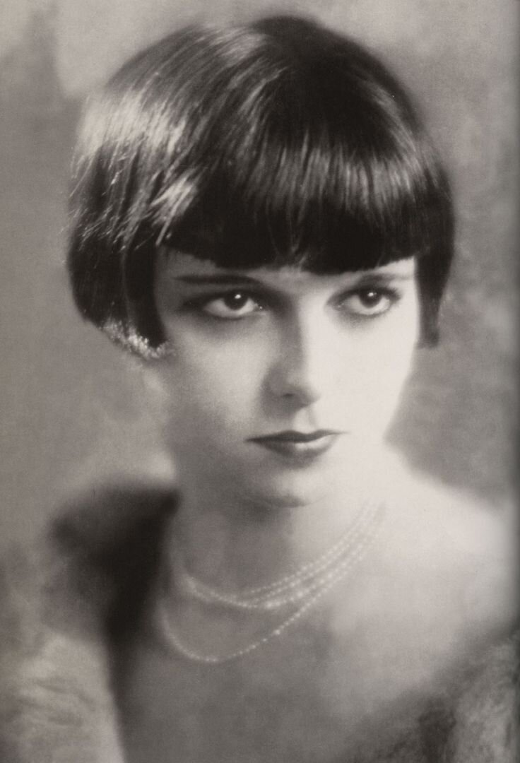 Актриса 1920-х Луиза Брукс с модной прической "боб" и челкой 