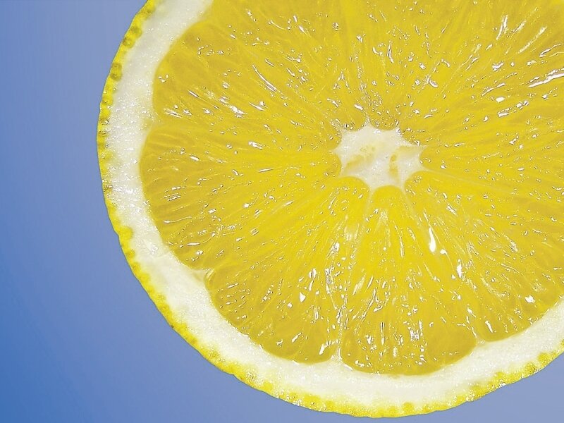 Почему лимон желтый. Долька лимона. Лимоны и кораллы. Лимон для корала. Уржумов лимоны.
