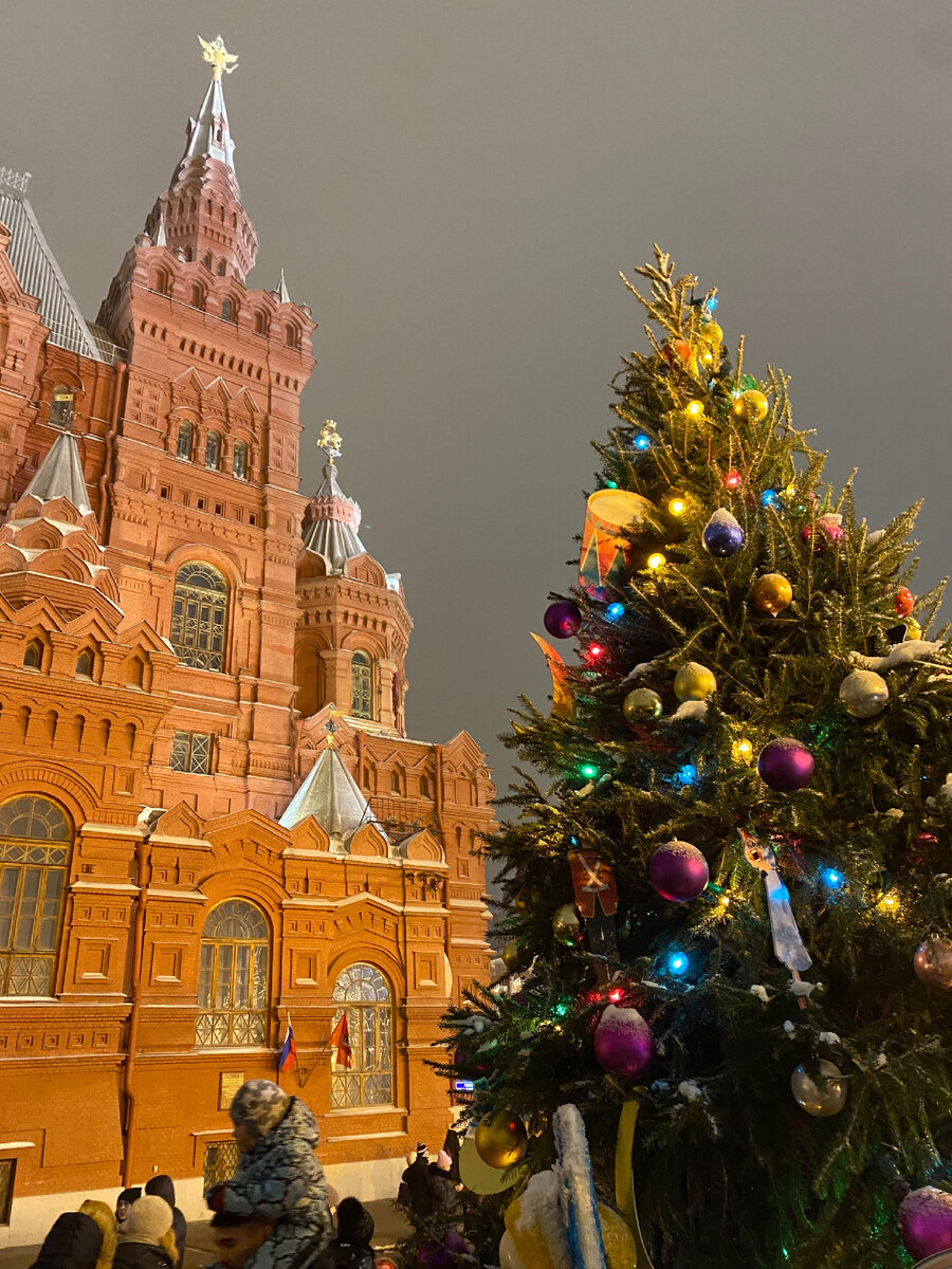 Фото автора. Красная площадь с детства была главным символом. Помню, как ждала первой встречи с ней когда-то! 