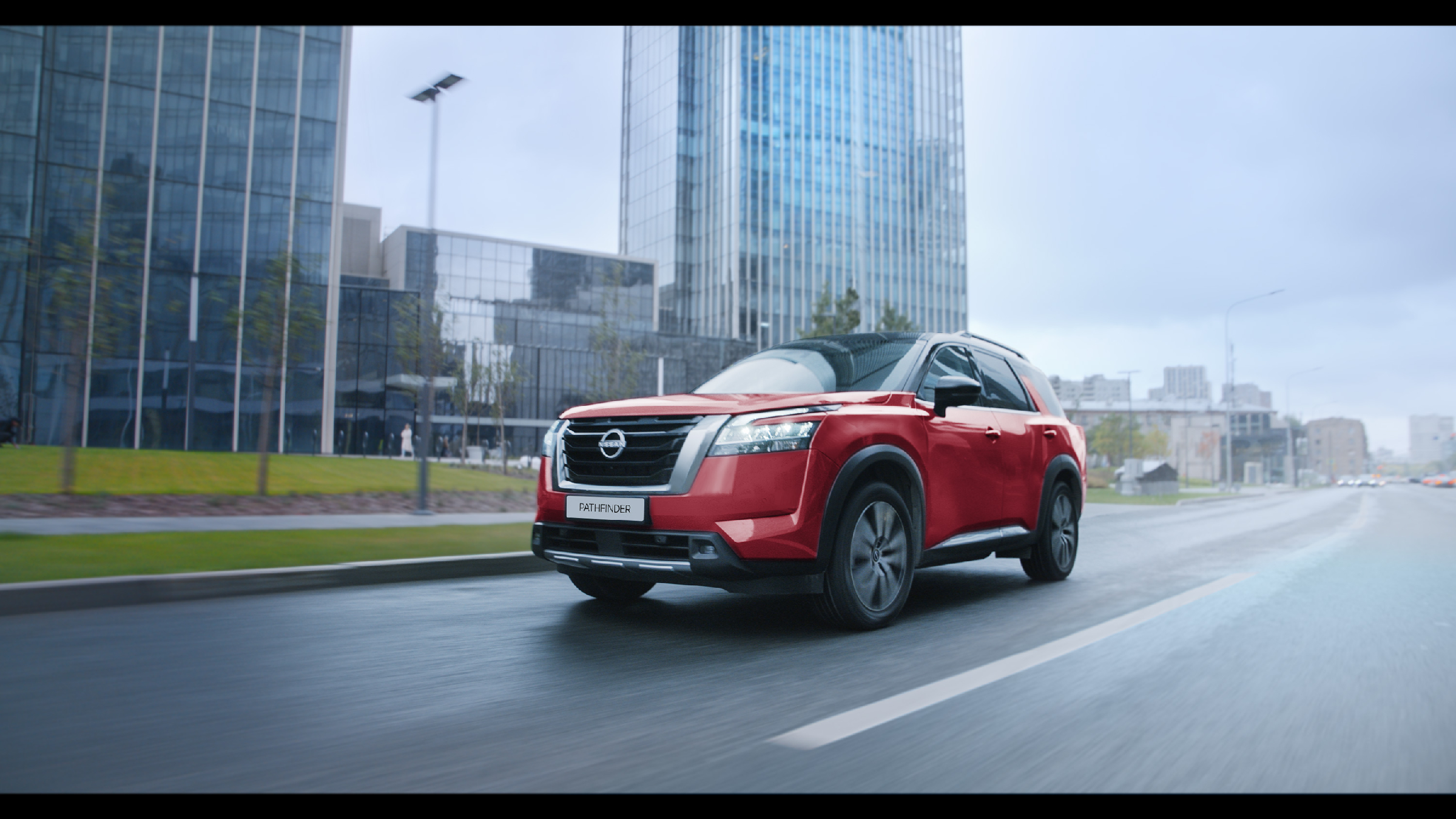 Стала известна цена нового Nissan Pathfinder для России1